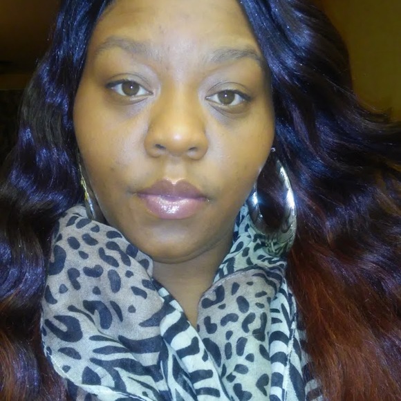 Meet your Posher, Lisa - Picture 1 of 1